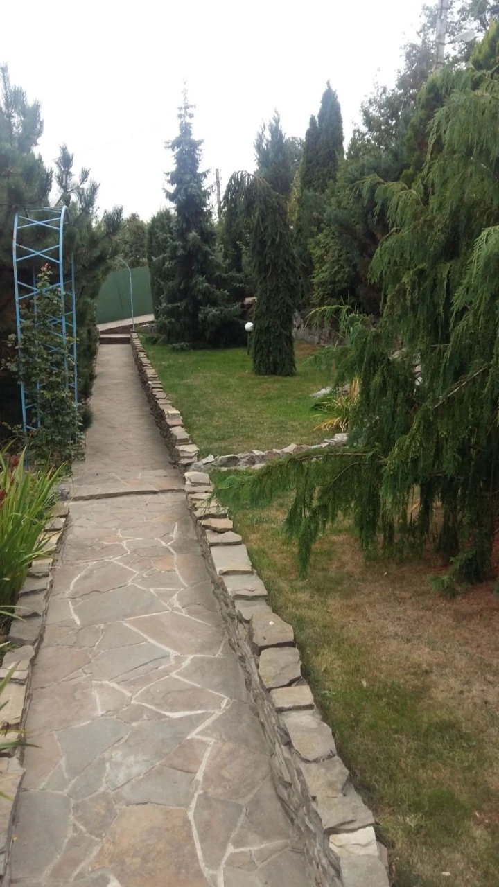 Продам дом с бассейном ,Холодная гора. Обмен , рассрочку мог