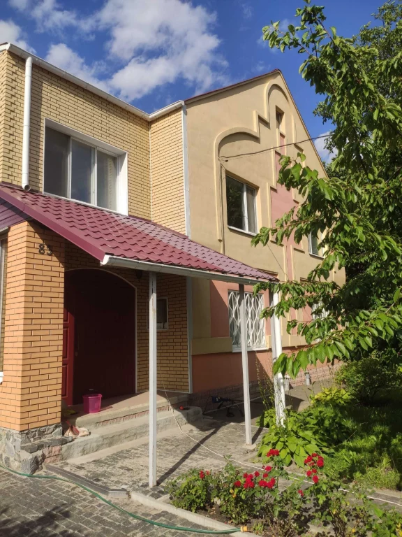 Сучасний будинок на Веретенівці.