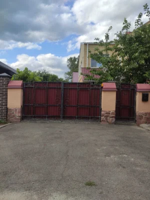 Сучасний будинок на Веретенівці.