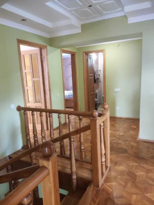 Сучасний будинок на Веретенівці.