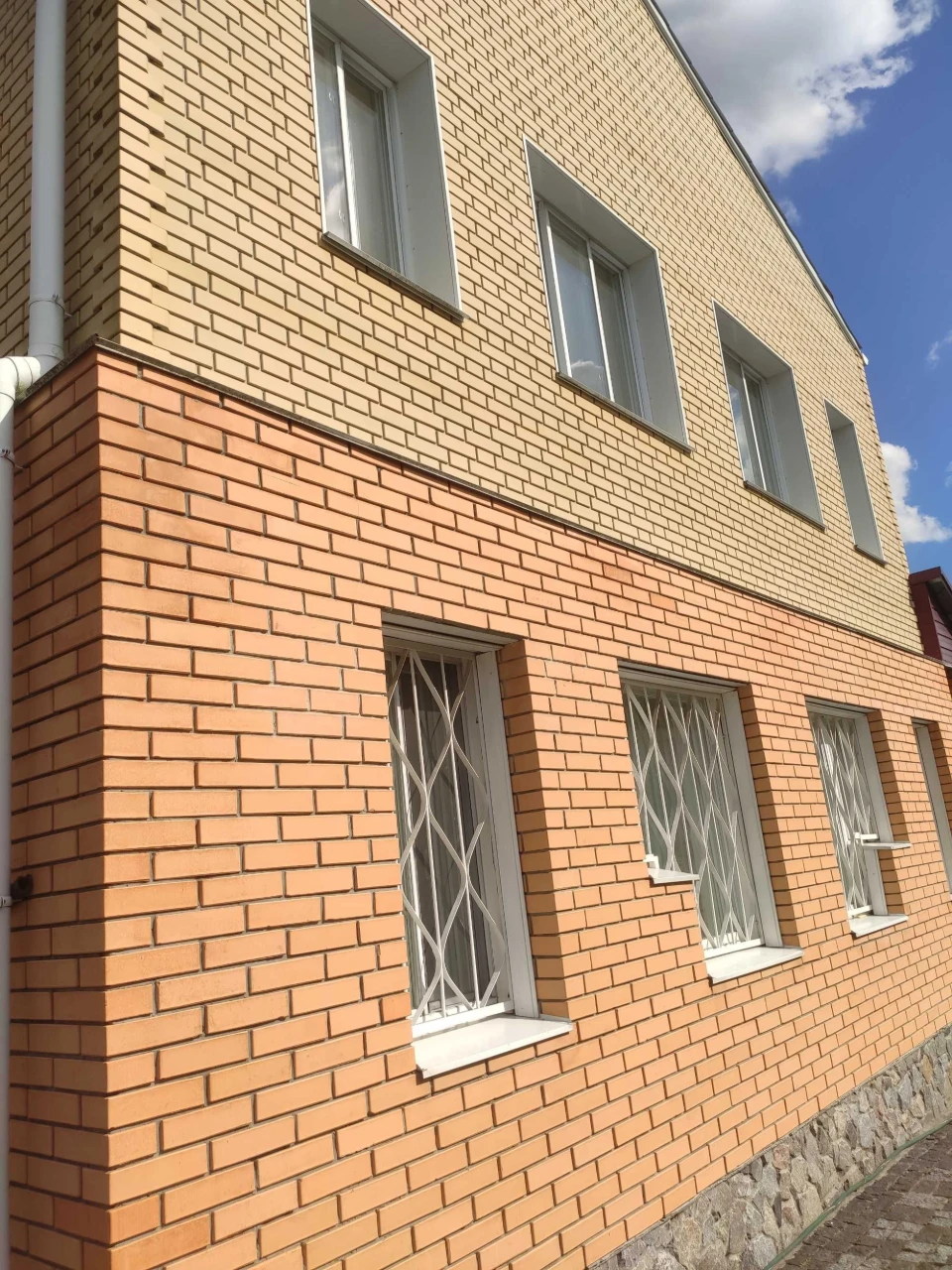 Сучасний будинок на Веретенівці.
