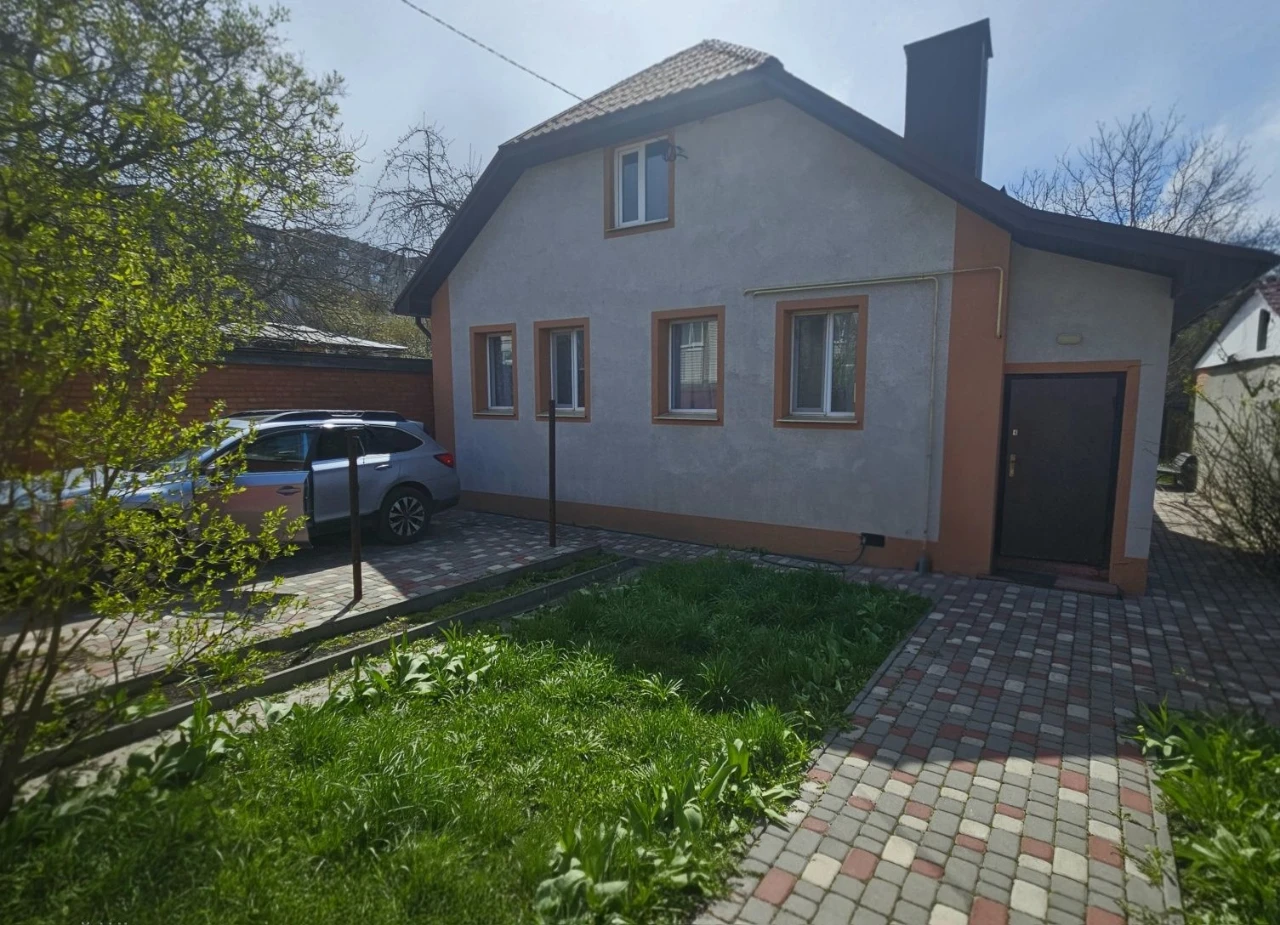 Продаж будинку в центрі