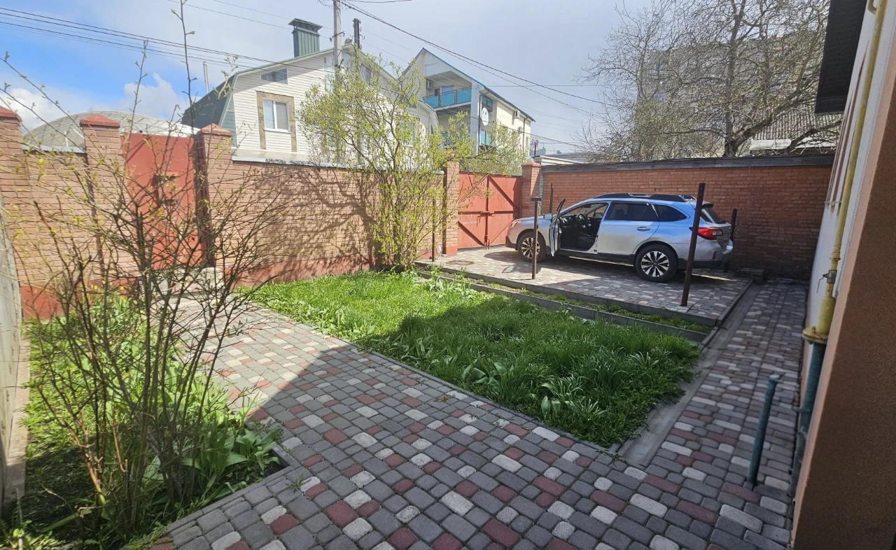Продаж будинку в центрі