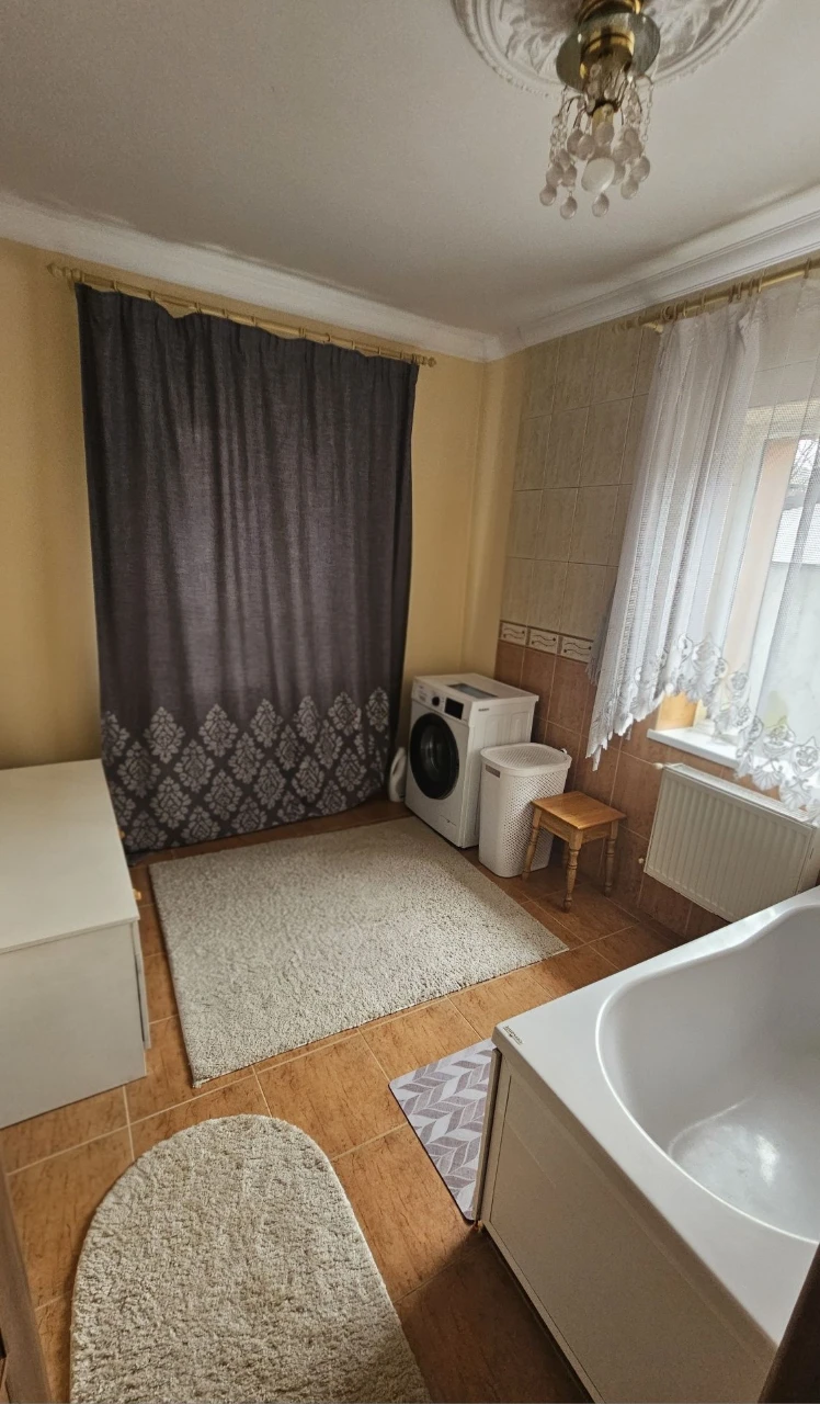 Продаж будинку в центрі