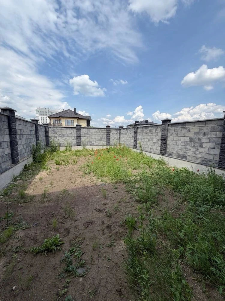 Продаж котеджу район Екватору.Міські комунікації