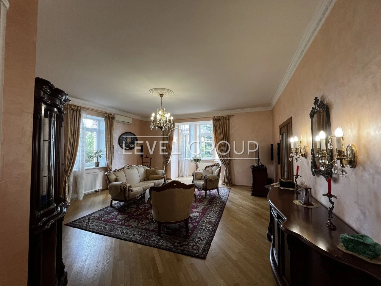Продаж преміального будинок 419 м2; біля озера в закритому К