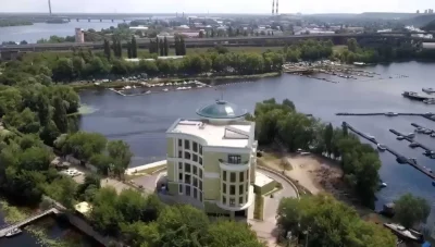 Продається 5 поверховий будинок 4106,1м з власним пірсом