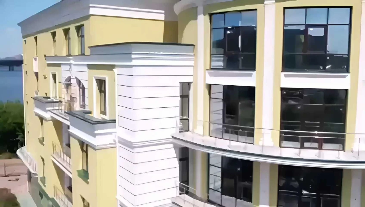 Продається 5 поверховий будинок 4106,1м з власним пірсом
