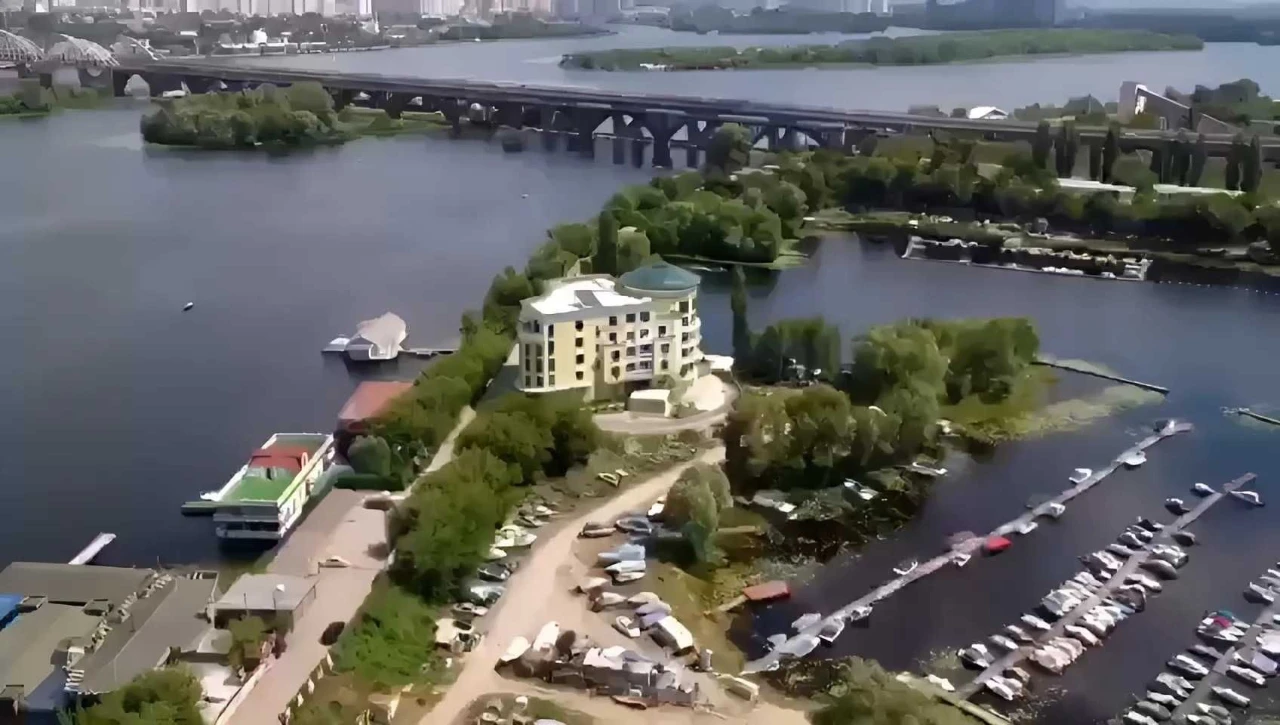 Продається 5 поверховий будинок 4106,1м з власним пірсом