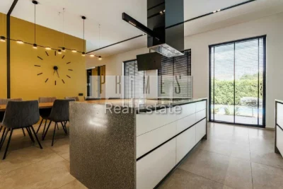 Продаж сучасного будинку 350 м² з басейном, Нивки, Сирець,