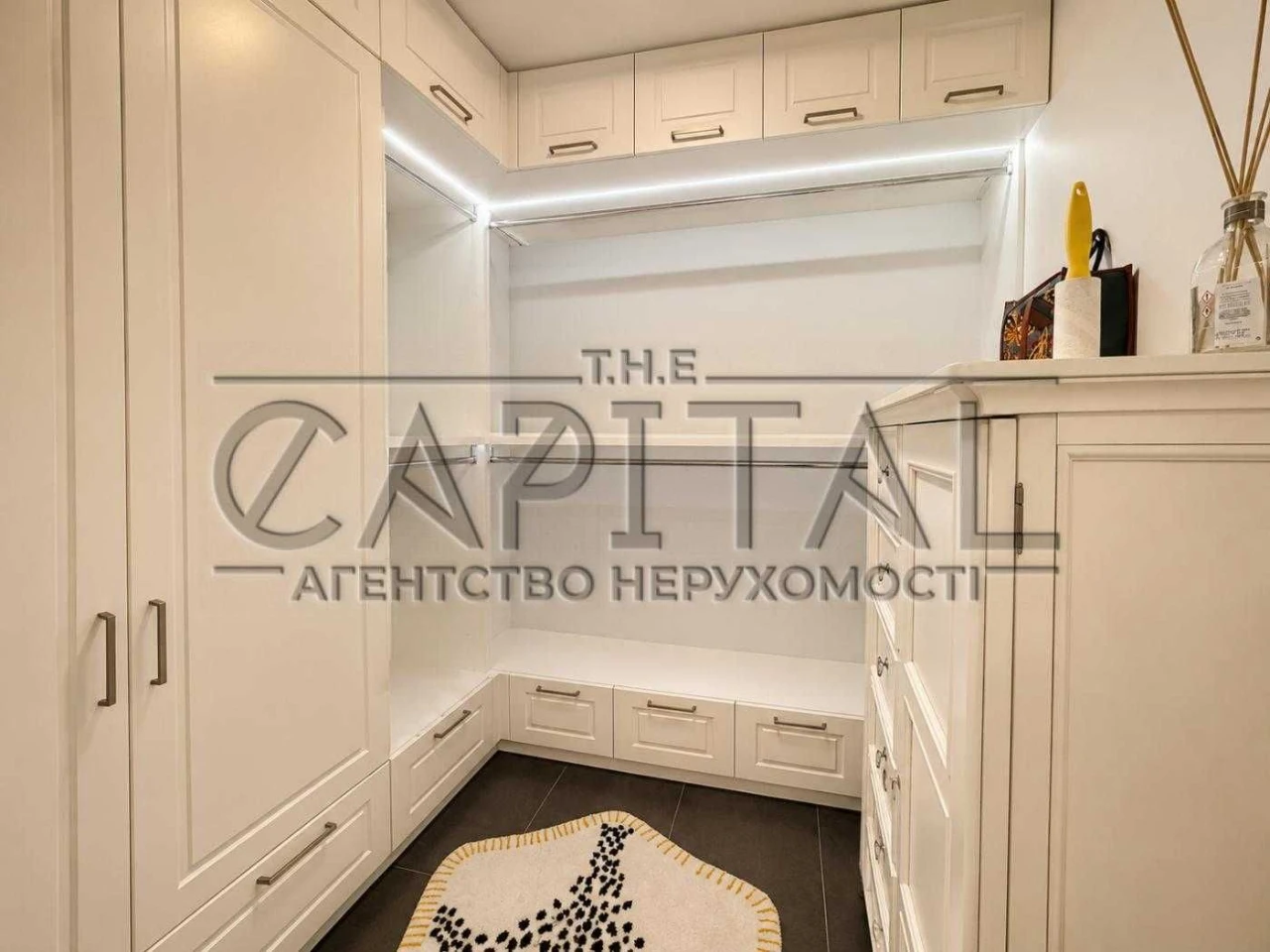 Продаж будинку з басейном, Київ, Райдужний масив