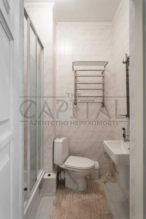 Продаж будинку з сучасним ремонтом в Києві Святошинський р-н