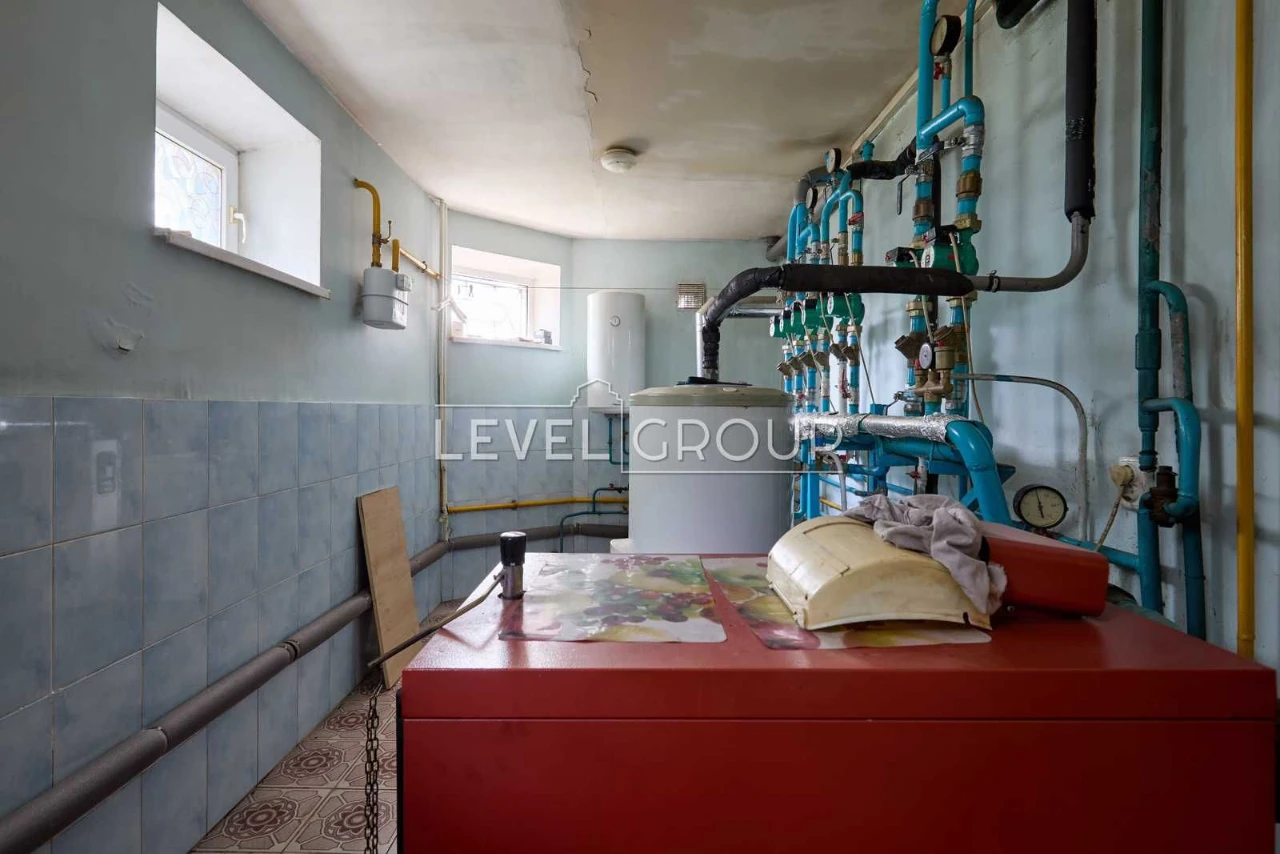 Преміальний цегляний будинок 491 м² для великої родини на Тр