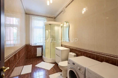 Преміальний цегляний будинок 491 м² для великої родини на Тр