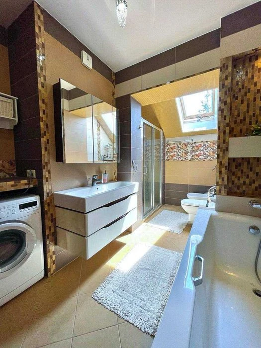 Продаж 2 поверхового будинку на Оболоні, вул. 6-та Садова, с