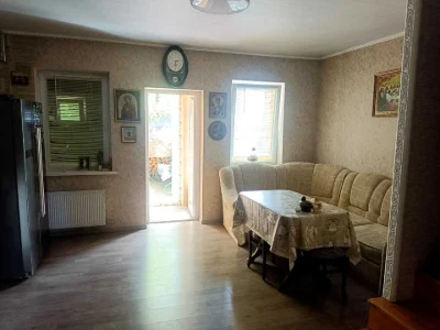 Будинок. Київ, Центральна вул.