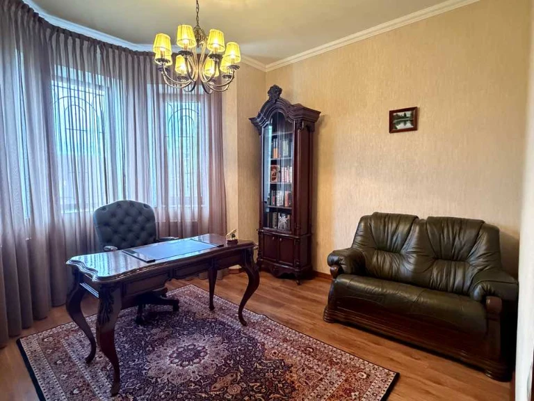 Будинок. Київ, Старообухівська вул.