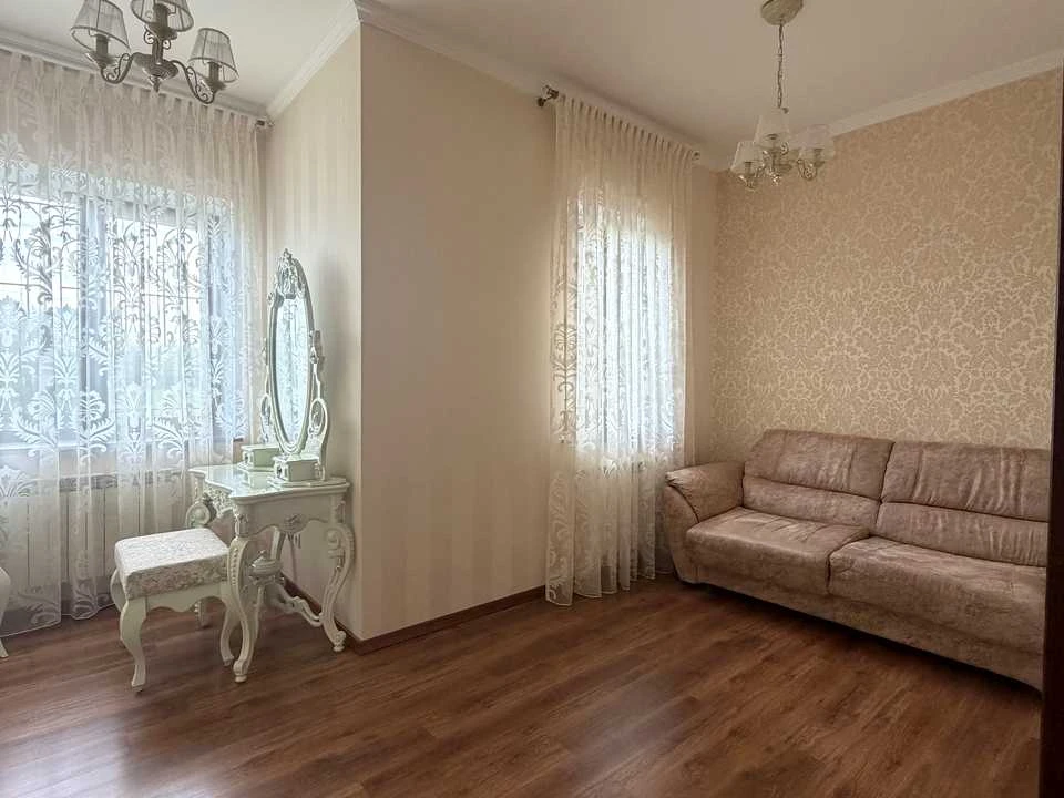 Будинок. Київ, Старообухівська вул.
