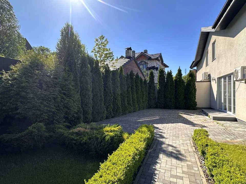 Будинок. Київ, Орхідейна