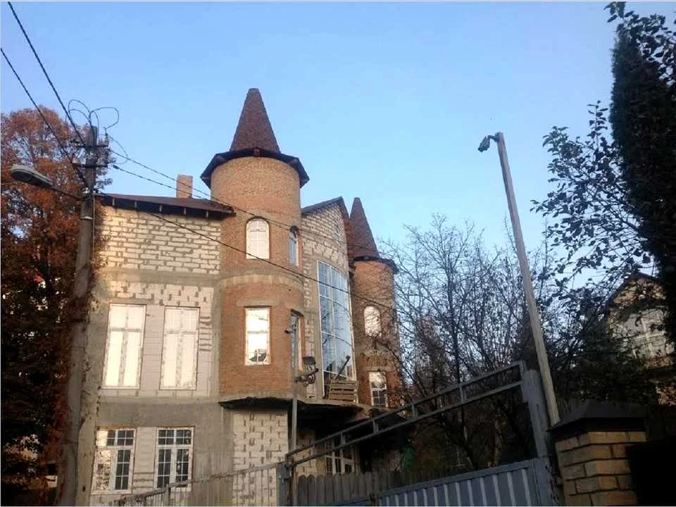 Будинок. Київ, Саперне Поле вул.