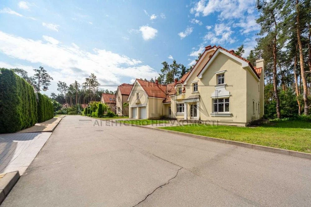 КМ Французьке містечко,Голосіївський р-н,біля Queen Country
