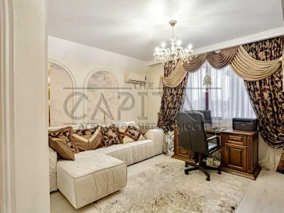 Будинок. Київ, 55-та Садова вул.