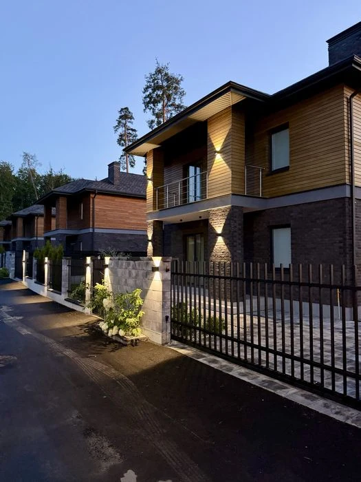 Преміальні котеджі Forest Lake villas біля метро Житомирська