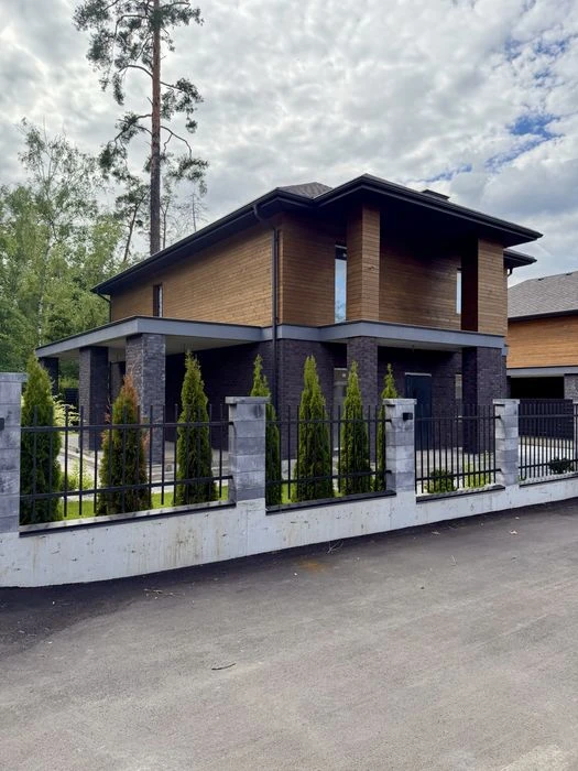 Преміальні котеджі Forest Lake villas біля метро Житомирська