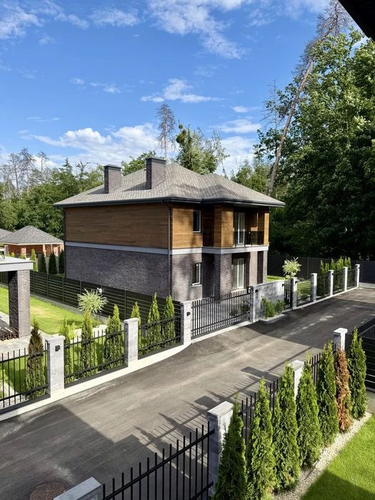 Преміальні котеджі Forest Lake villas біля метро Житомирська