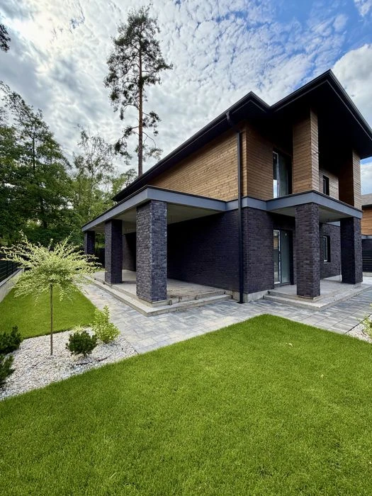 Преміальні котеджі Forest Lake villas біля метро Житомирська