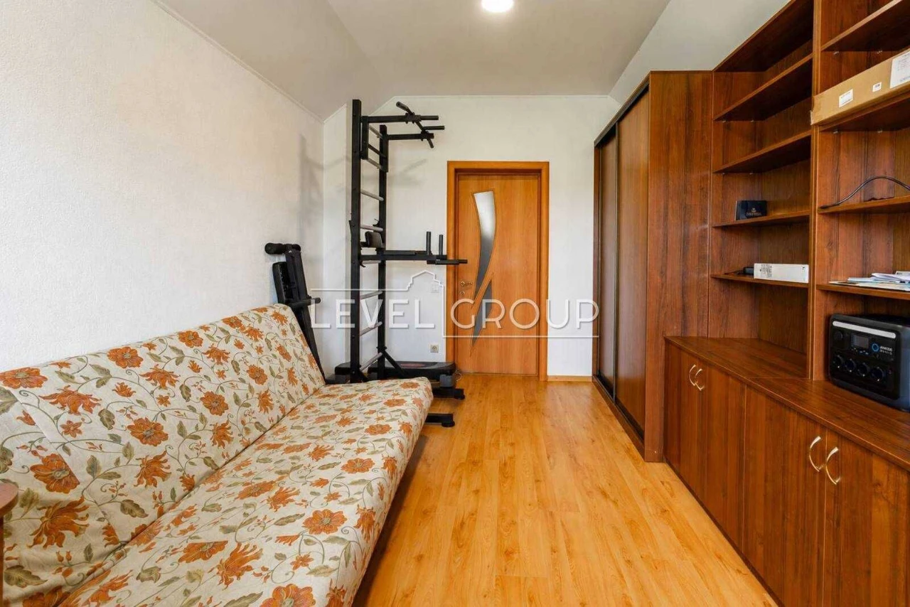 Продаж автономного будинку з сауною та каміном 204 кв.м., 12