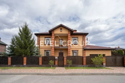 Продається просторий будинок, 419 м², у котеджному містечку