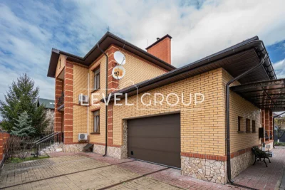 Продається просторий будинок, 419 м², у котеджному містечку