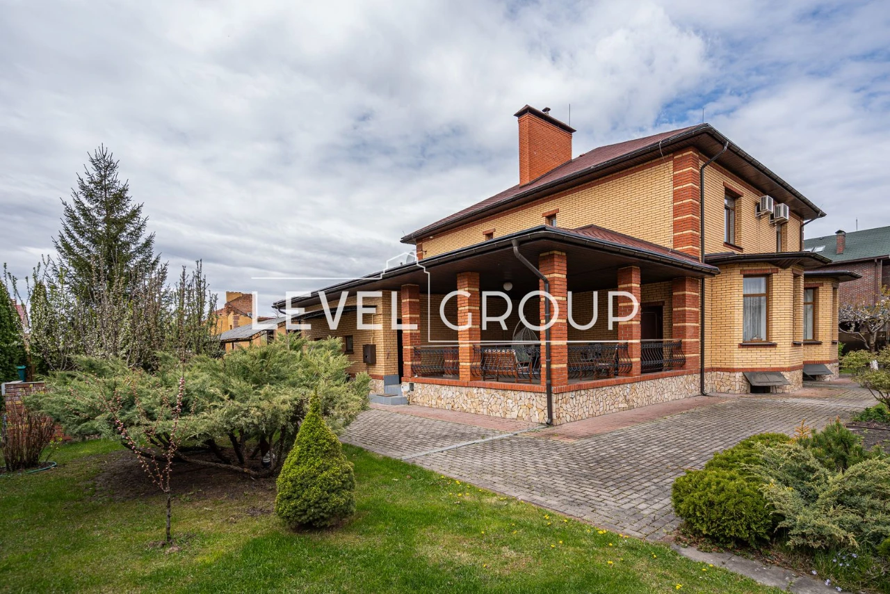 Продається просторий будинок, 419 м², у котеджному містечку