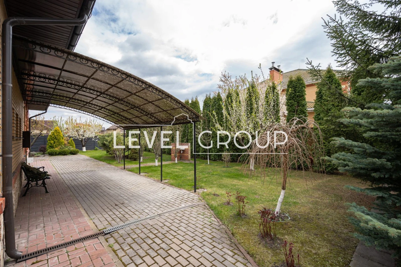 Продається просторий будинок, 419 м², у котеджному містечку