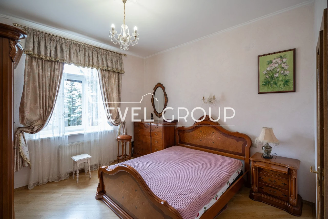 Продається просторий будинок, 419 м², у котеджному містечку