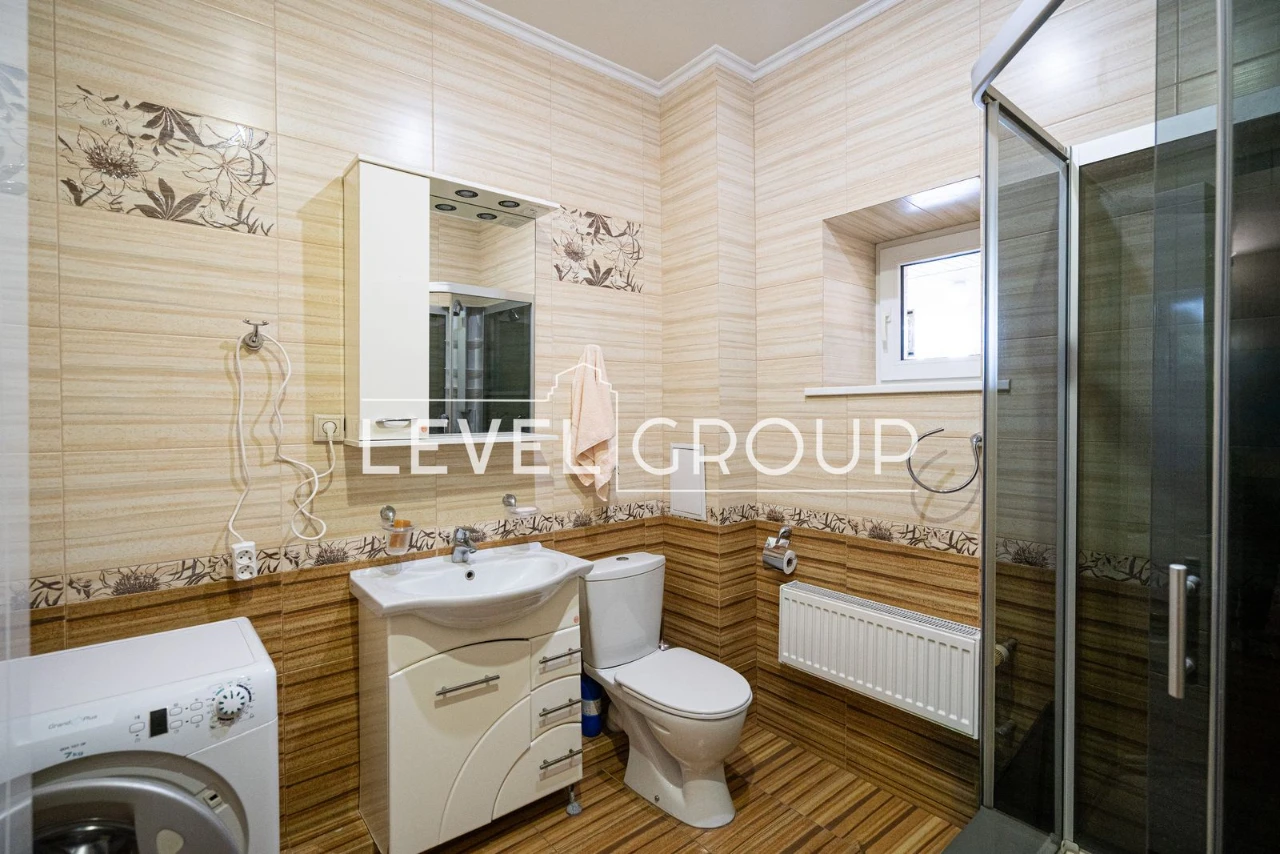 Продається просторий будинок, 419 м², у котеджному містечку