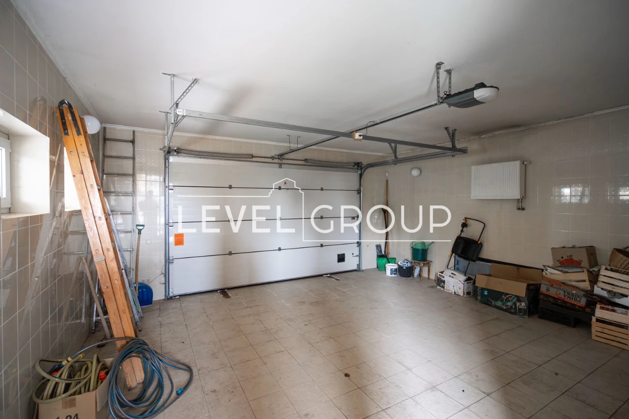 Продається просторий будинок, 419 м², у котеджному містечку