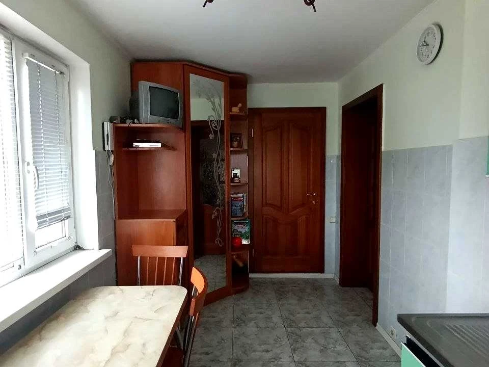 Будинок. Київ, Орхідейна