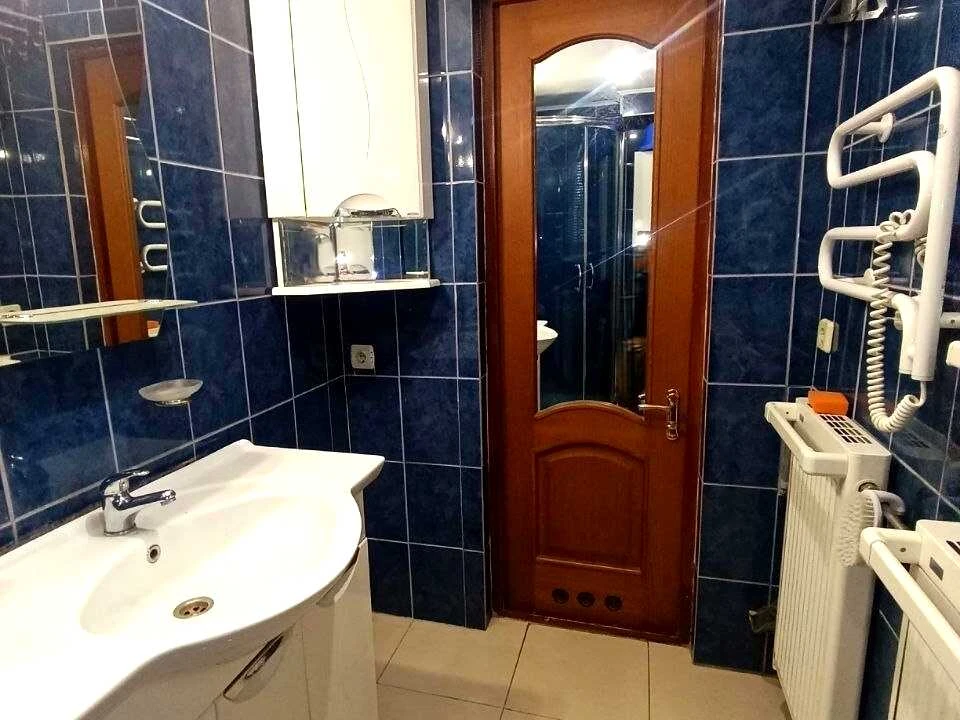 Будинок. Київ, Орхідейна