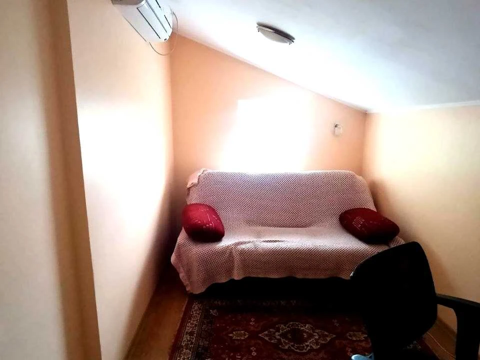 Будинок. Київ, Орхідейна
