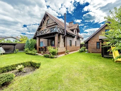 Продаж будинку 220 м² 7 сот.