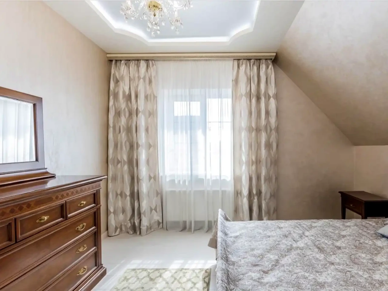 Продаж будинку 220 м² 7 сот.