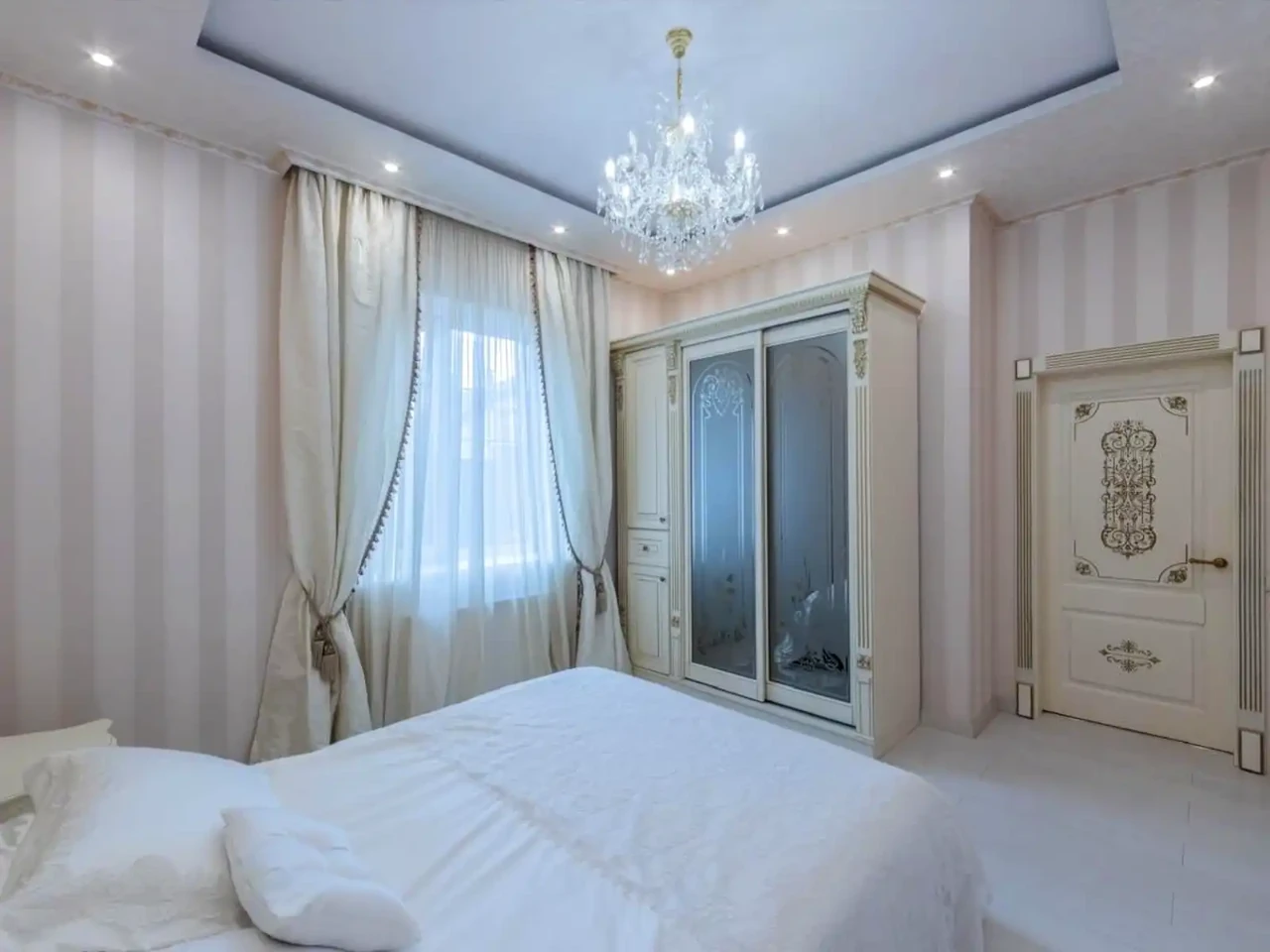 Продаж будинку 220 м² 7 сот.