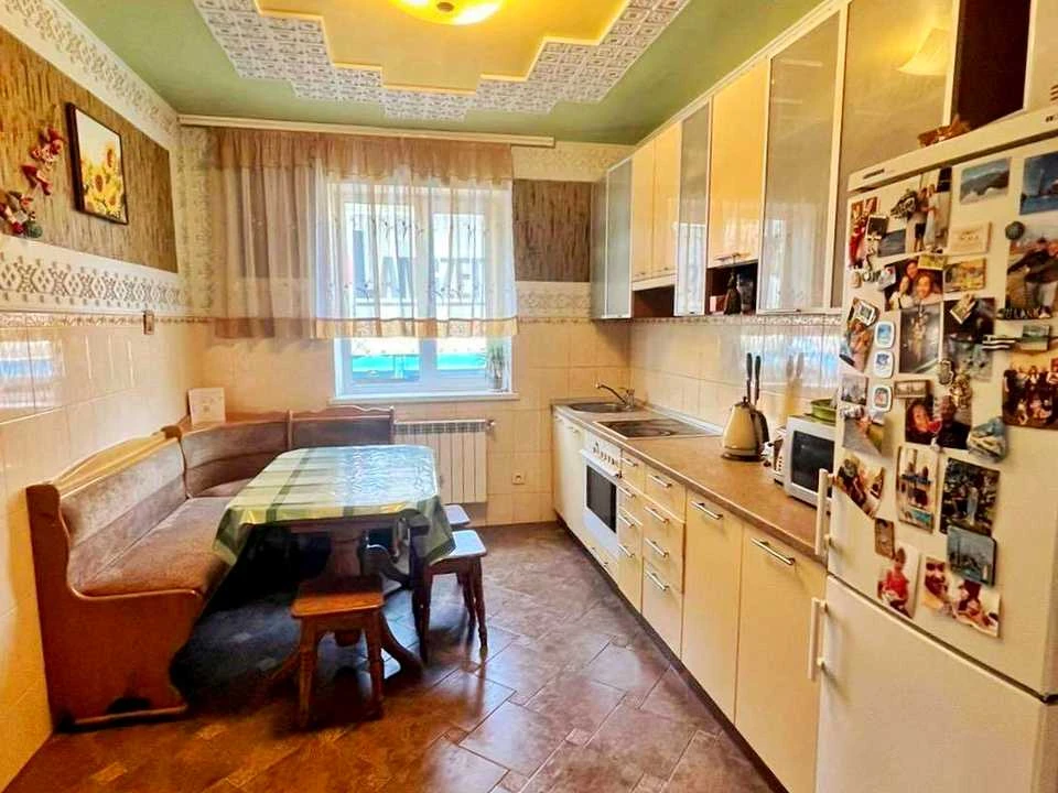 Будинок. Київ, Лазурна вул.
