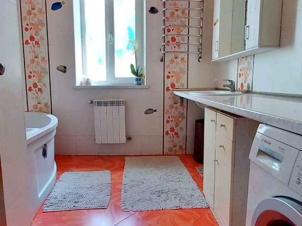 Будинок. Київ, Лазурна вул.