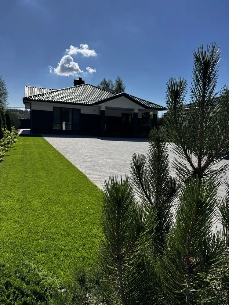 Будинок  із Підвалом в м Києві .Ліс ,Озеро Закрита територія