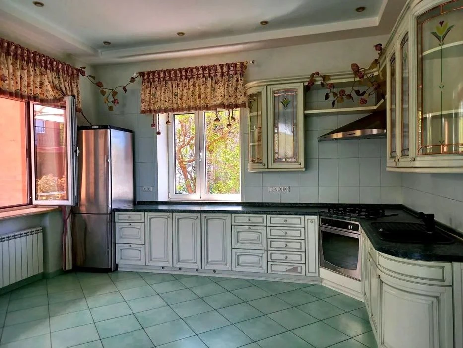 Оглядовий будинок на Печерську , 700м2,ділянка 14 сот.Без%
