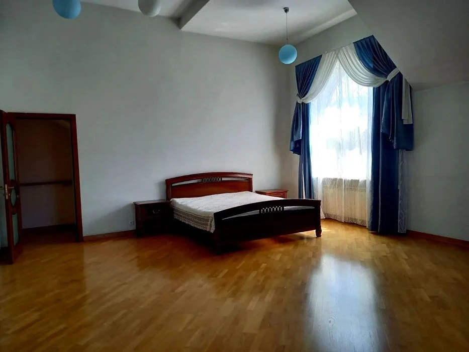 Оглядовий будинок на Печерську , 700м2,ділянка 14 сот.Без%