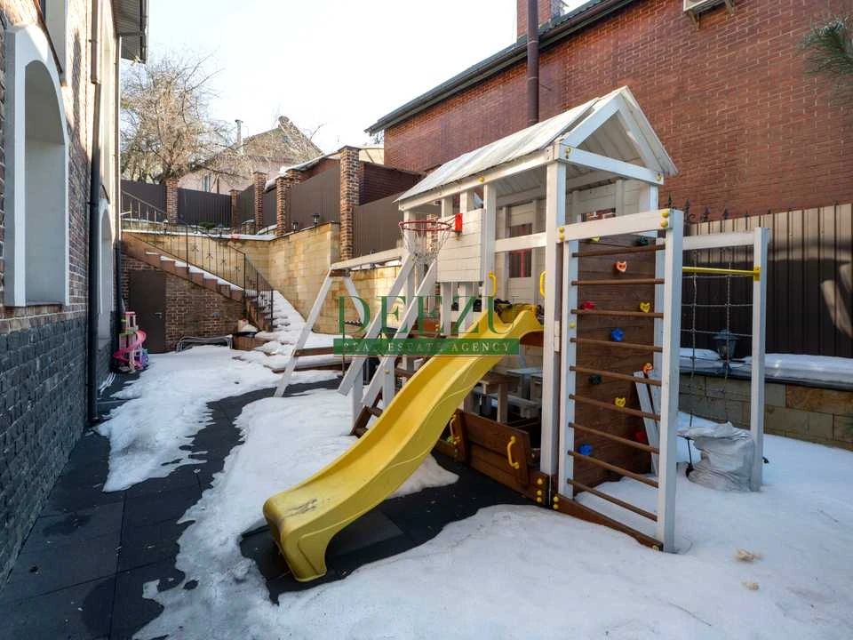 Будинок. Київ, Павла Загребельного вул. (Миколи Раєвського)